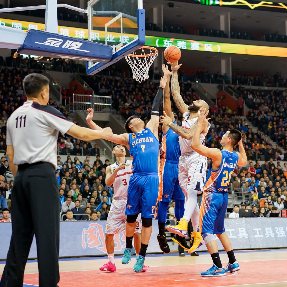 前武汉三镇外援佩德罗-恩里克加盟云南玉昆（前武汉三镇外援佩德罗-恩里克正式加盟云南玉昆）