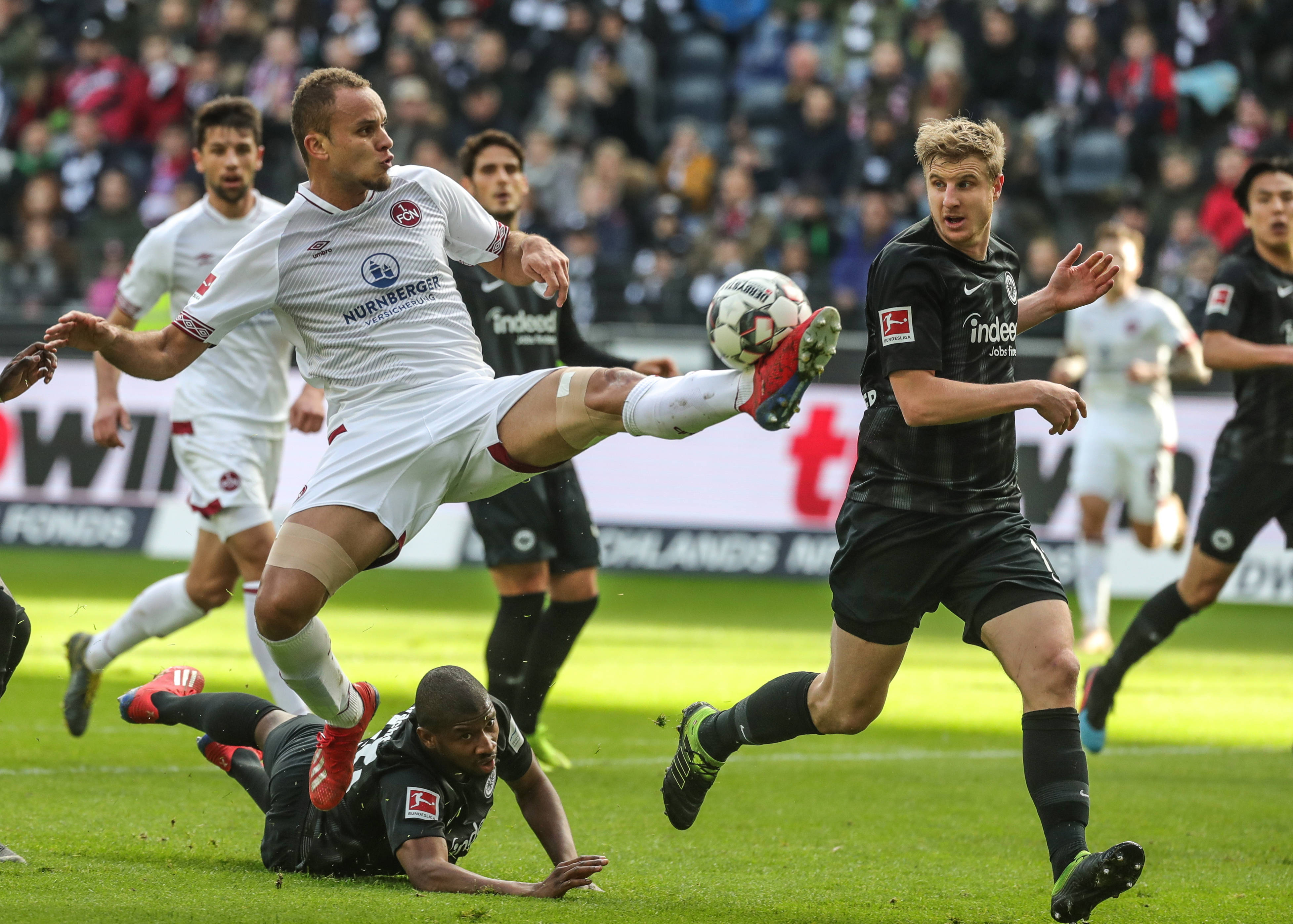 阿斯：卡马文加因肌肉疼痛未能正常训练，他整周都在单独训练（阿斯：卡马文加因肌肉不适未参加合练，本周全程个人训练）