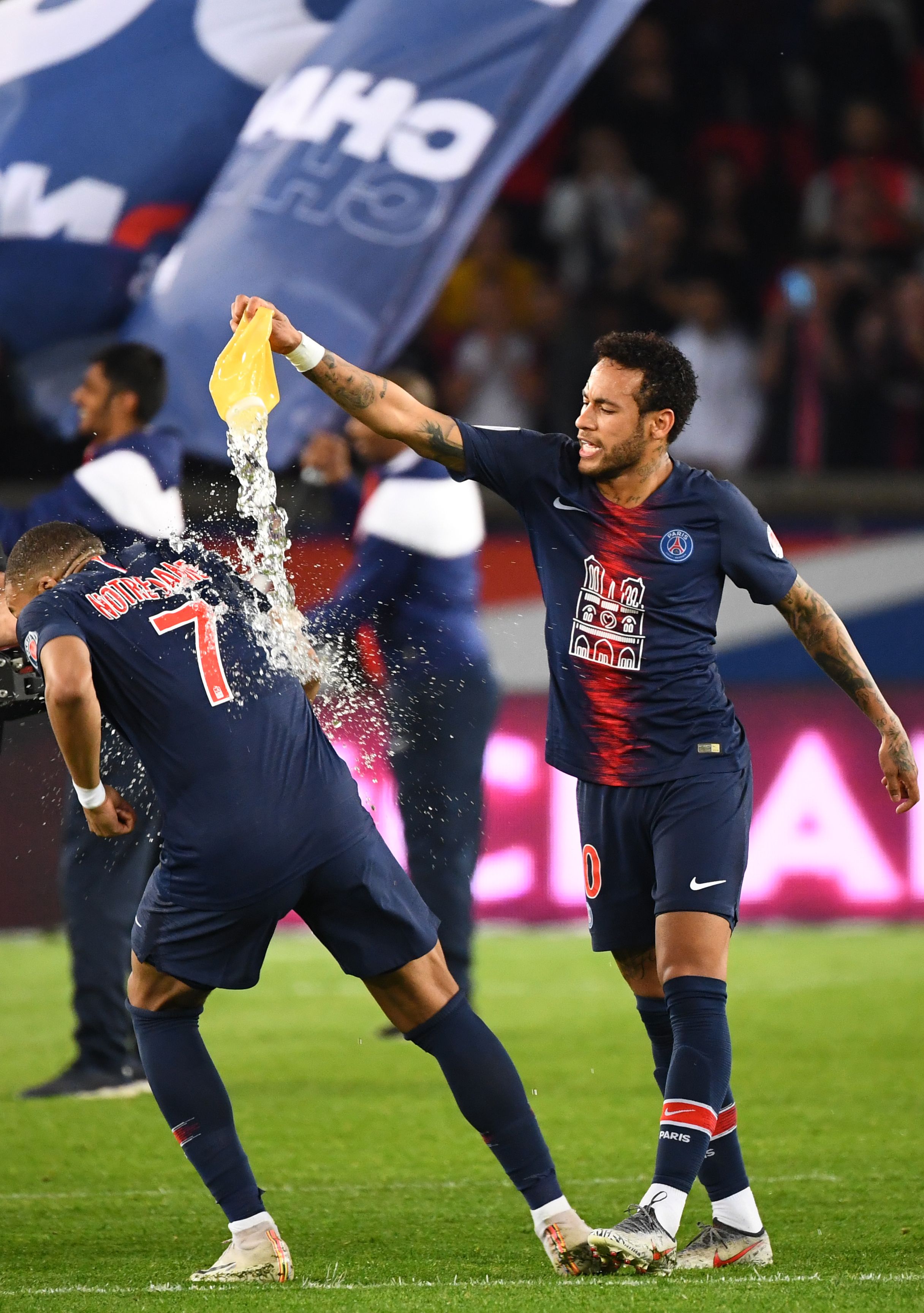 特瓦斯公开贬低阿根廷联赛，阿足协主席：他不了解我们的历史（特瓦斯炮轰阿根廷联赛，阿足协主席回怼：他不懂我们的历史）