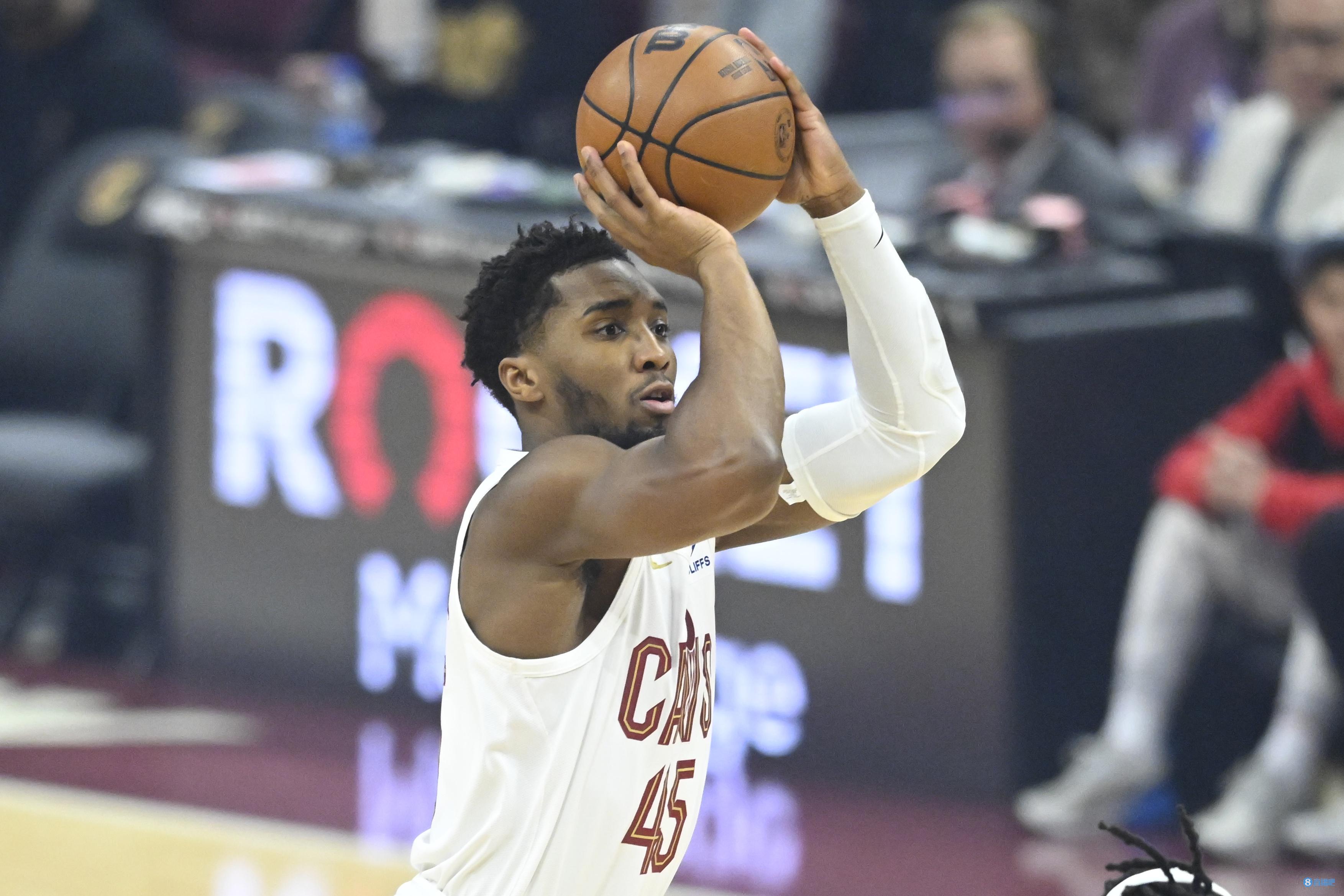 TA：皇马球星团队深度介入更衣室，阿隆索管理面临额外挑战（TA：皇马球星身边人深度插手更衣室，阿隆索执教难度加码）