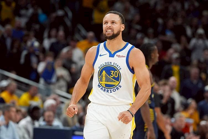 为国出战14次打进1球，尹鸿博获得印有19号的国足纪念球衣（尹鸿博获国足19号纪念球衣：14次出场打入1球）