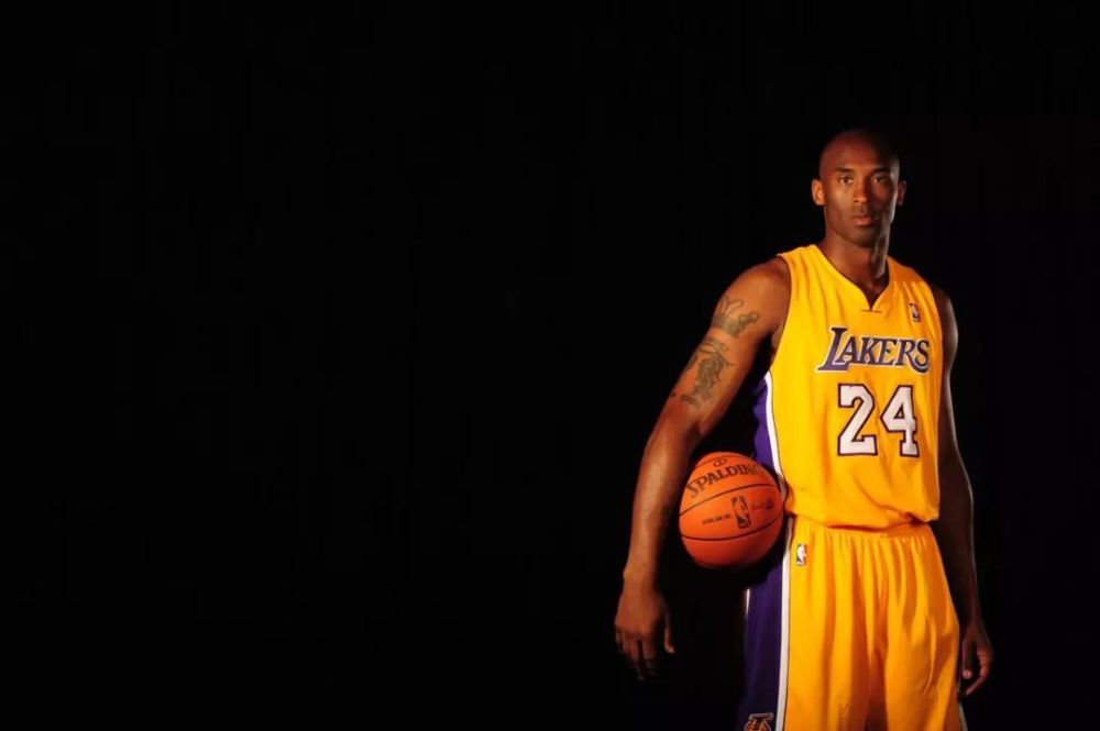 每体：若接受手术奥尔莫要缺阵4个月，因此巴萨选择保守治疗（每体：手术恐缺席4个月，巴萨为奥尔莫选择保守治疗）